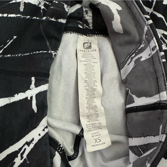 FABLETICS Define PowerHold High-Waisted Legging in Vapor Print - size xs - Picture 8 of 8